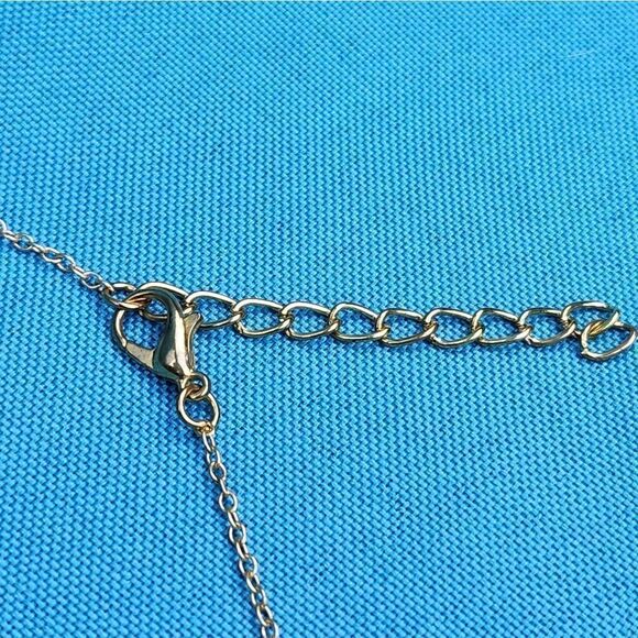 🔹️NWT Gold Toned Hummingbird Pendant Necklace - Picture 6 of 6